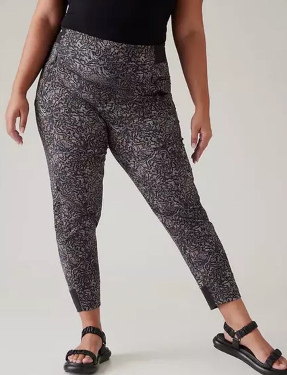 ATHLETA Trekkie North Printed Jogger Sweatpants Kinetic Abstract Black 10
